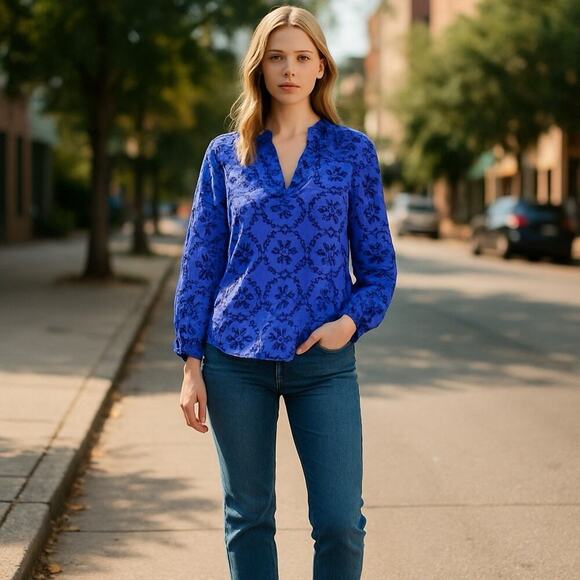 Ann Taylor Eyelet Top Blouse Size Medium Floral Blue Popover Long Sleeve Preppy - Picture 15 of 15